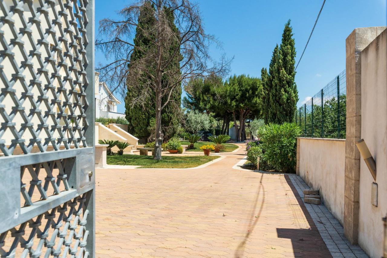 Casa Agapantus Con Piscina Da Giugno Leilighet Bari Eksteriør bilde